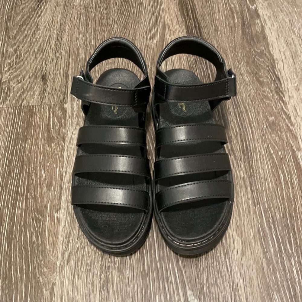 Stylish Black Flatform Sandals